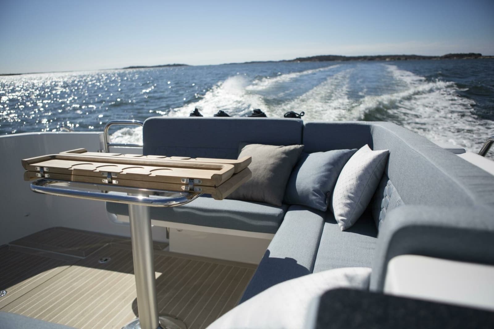 Nimbus 305 Drophead Aft Seating