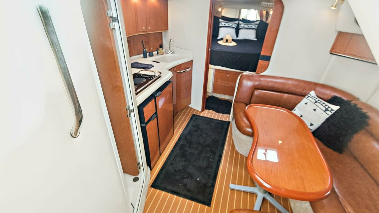 2000 Sea Ray 370 Express Cruiser "Sandie Lee" - Interior Salon and Galley
