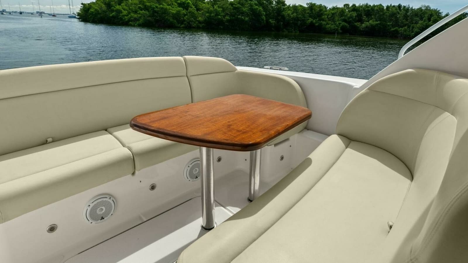 2008 Tiara Yachts 3500 Sovran "Fridge Benefit"