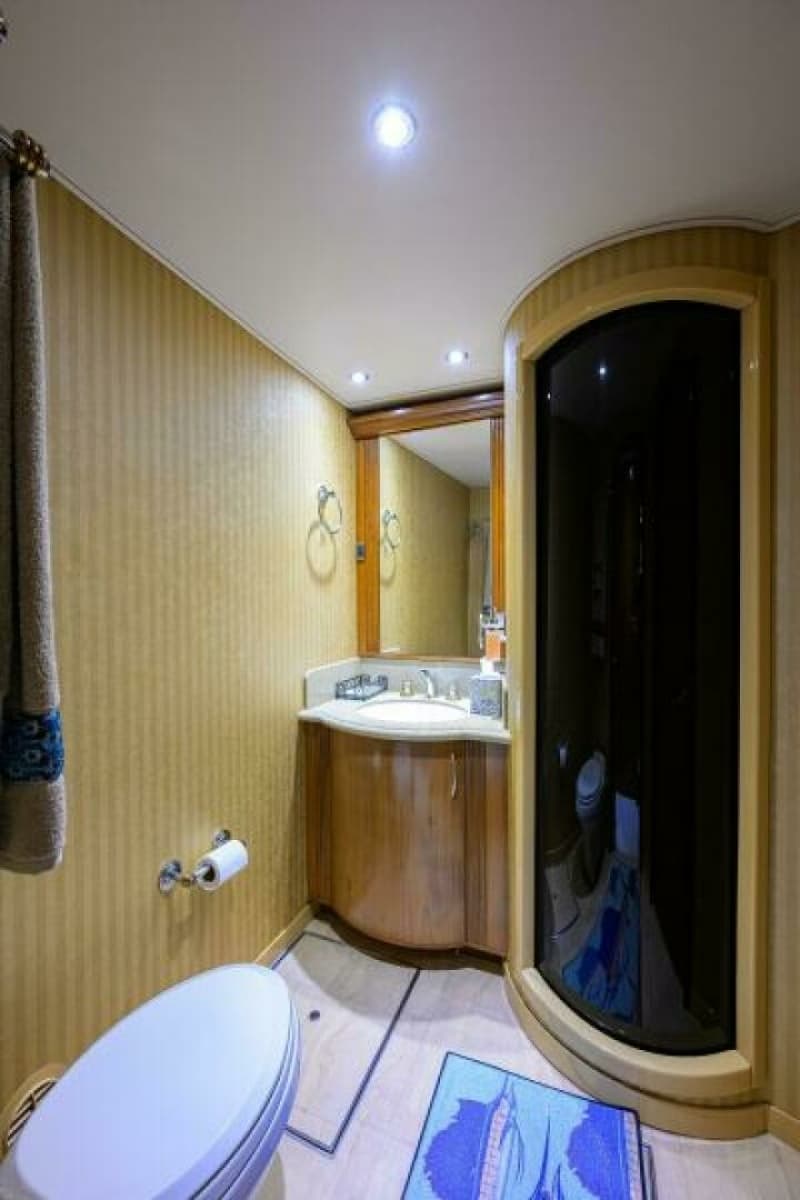 2004 Sea Force IX 82 Enclosed Bridge