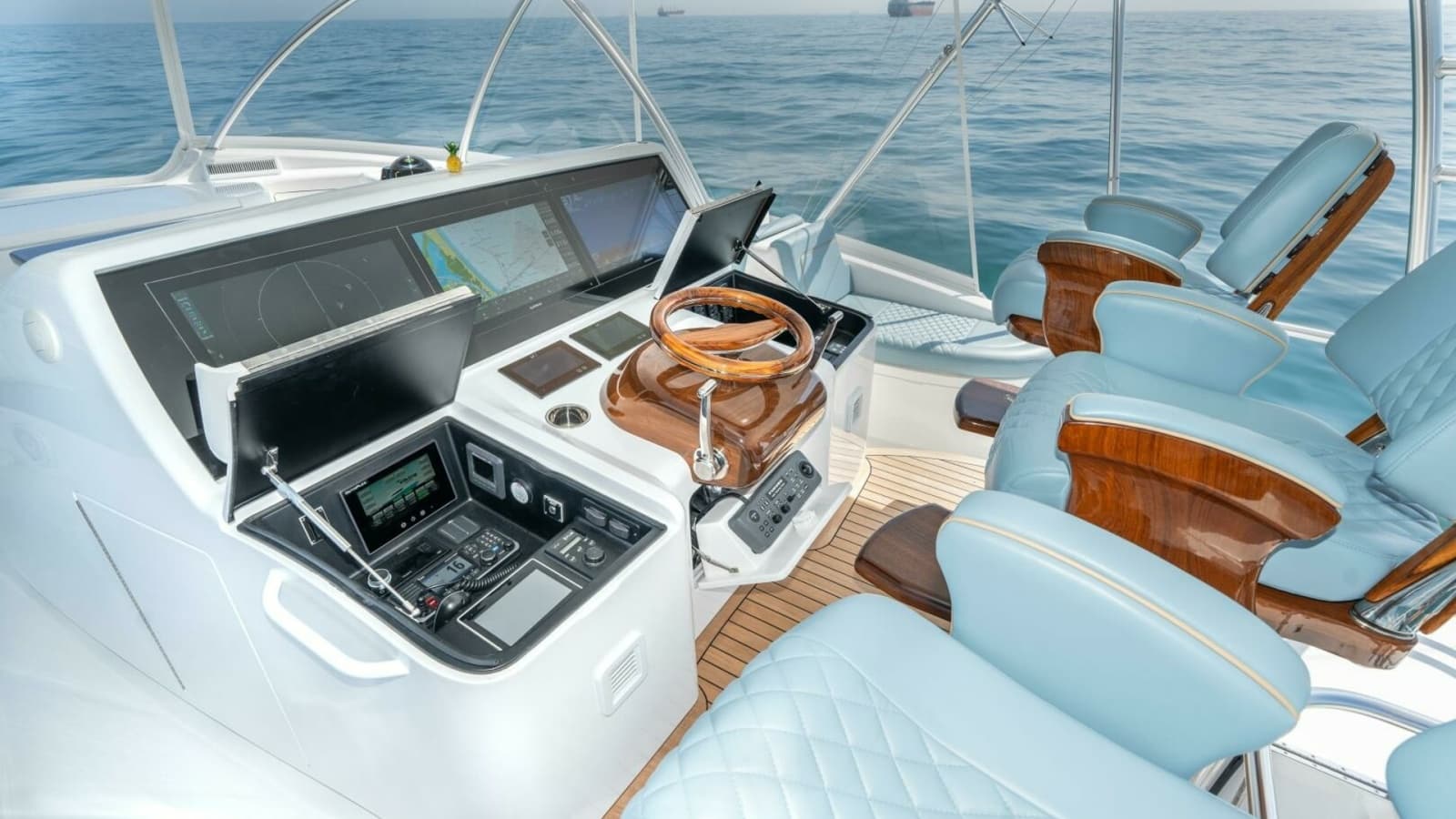 2025 Viking 90C "Zatara" - Helm