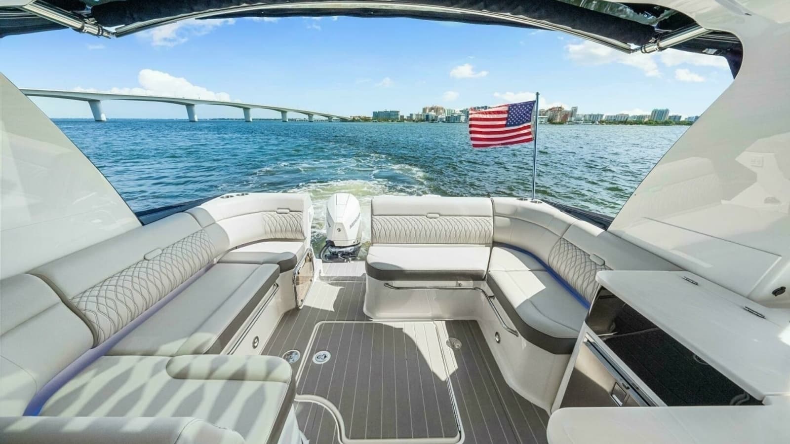 2022 Sea Ray 370 Sundancer