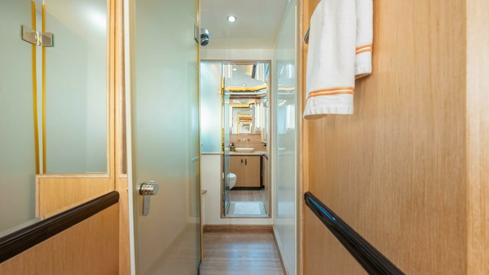 2010 83 Ocean Alexander Motor Yacht 'Relentless'