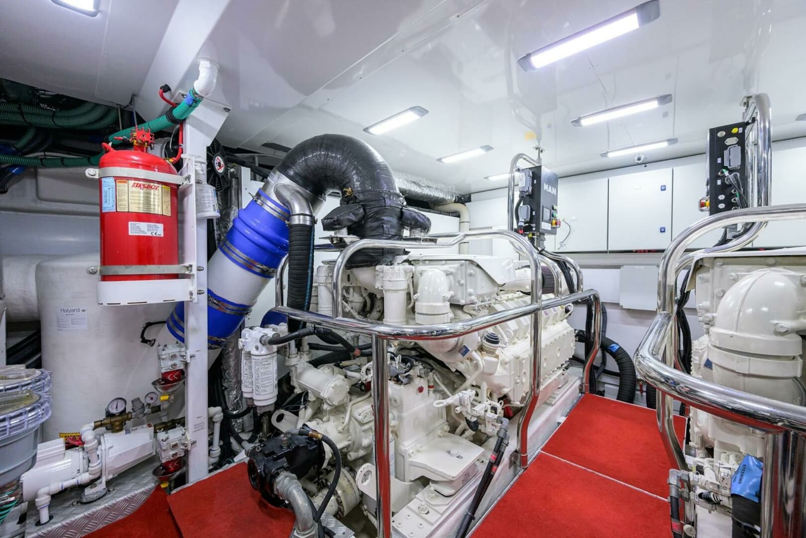 Princess Y78 - Janie II - Engine Room