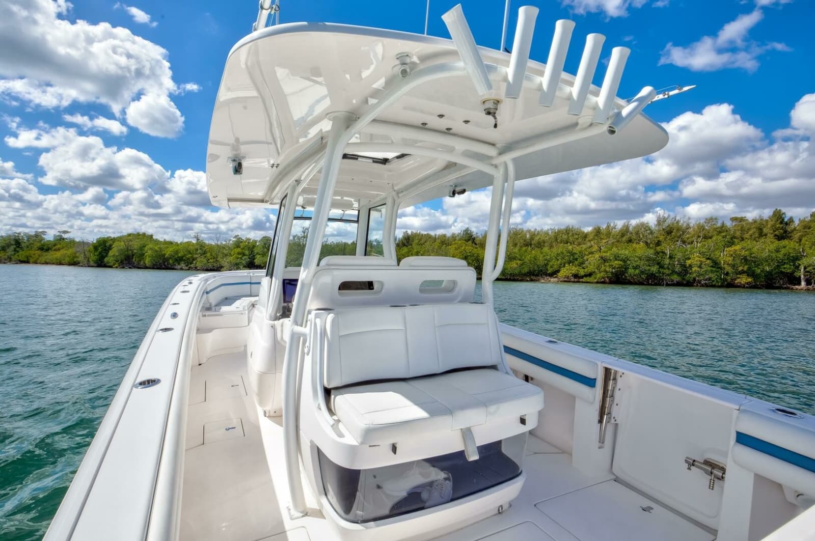 Intrepid 375 - Seating and Storage