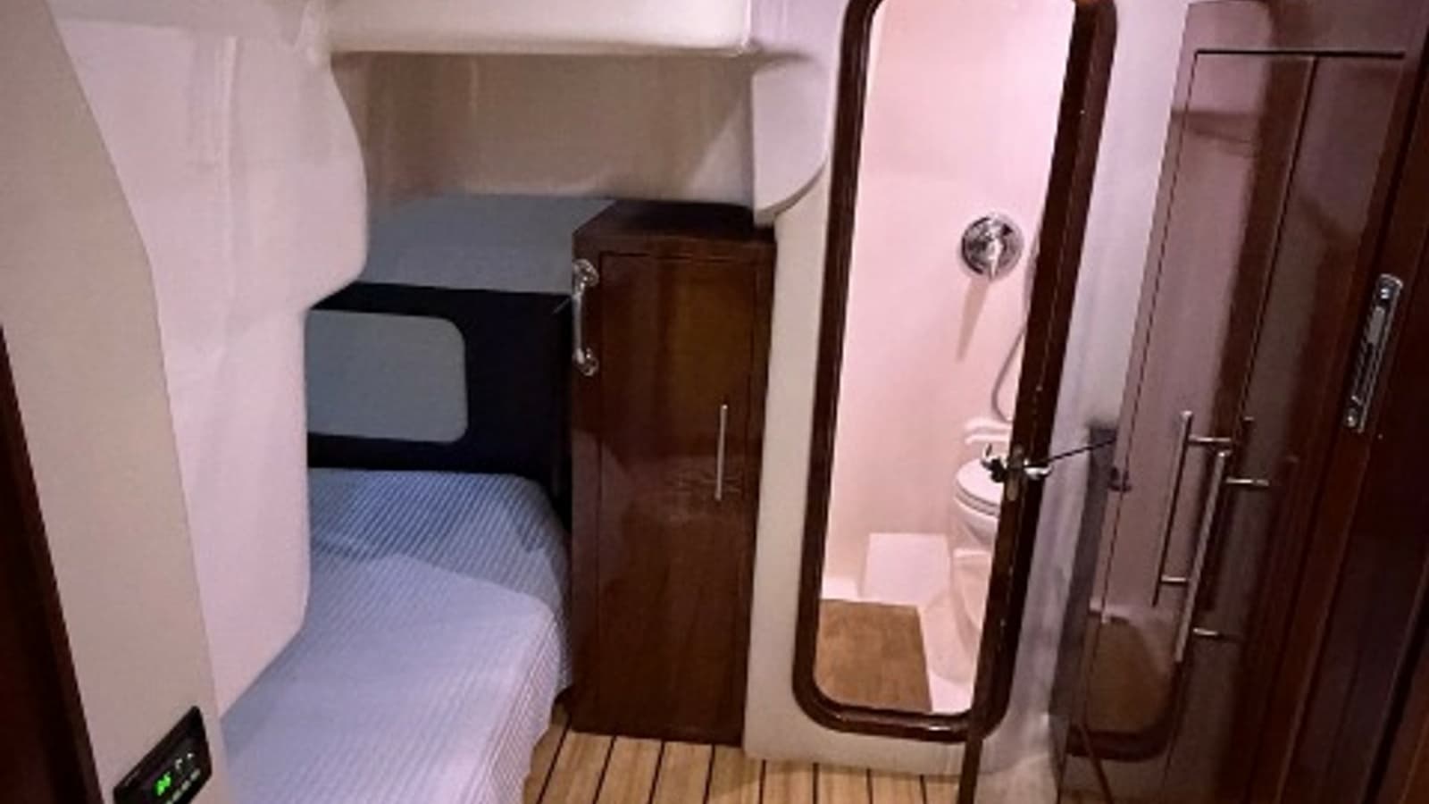 Guest Cabin with Ensuite Bathroom