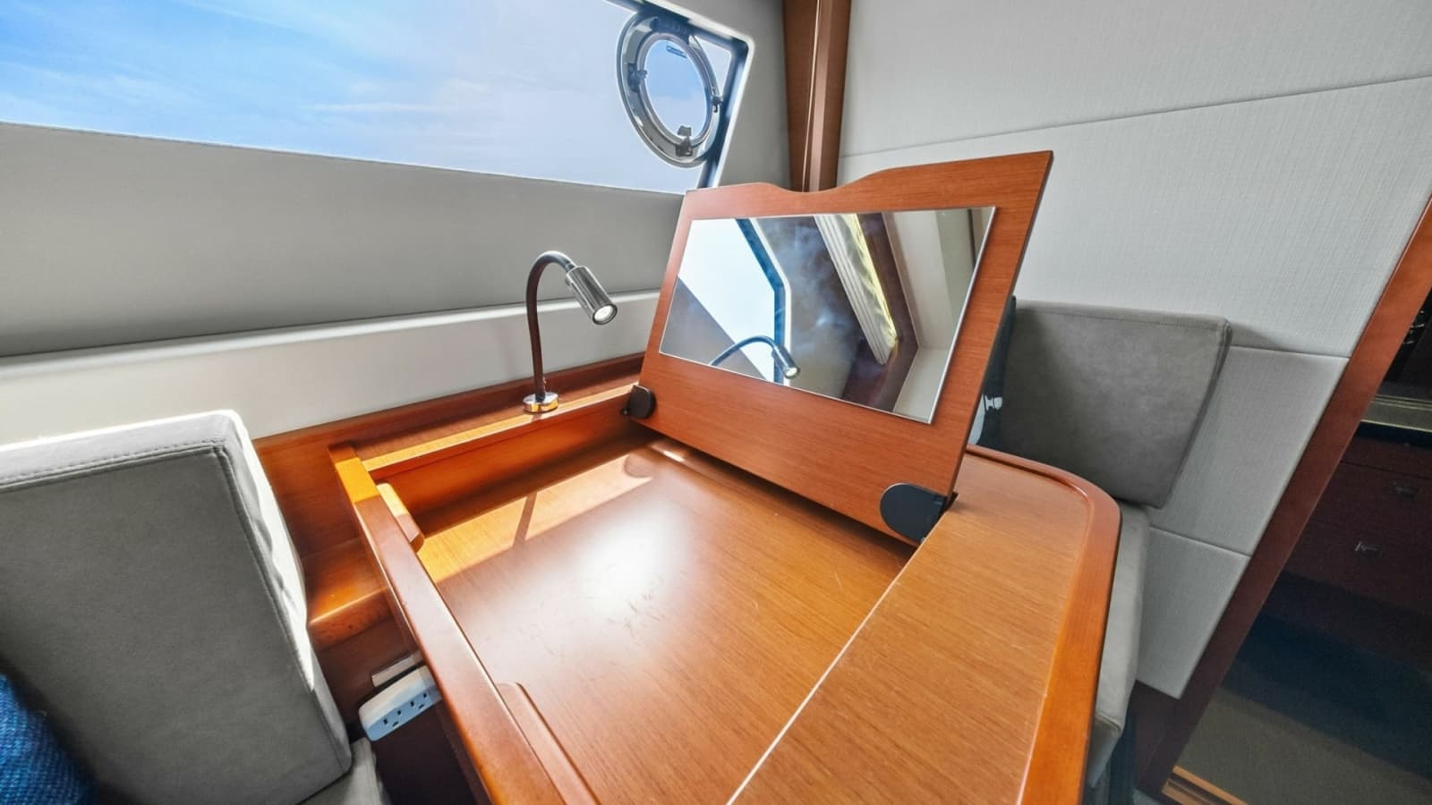 2015 Prestige 550 'Legacy'