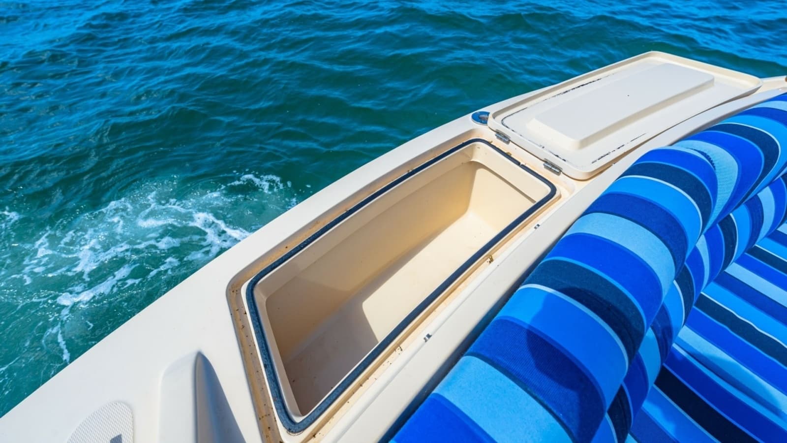 1998 36 Hinckley Picnic Boat Exterior