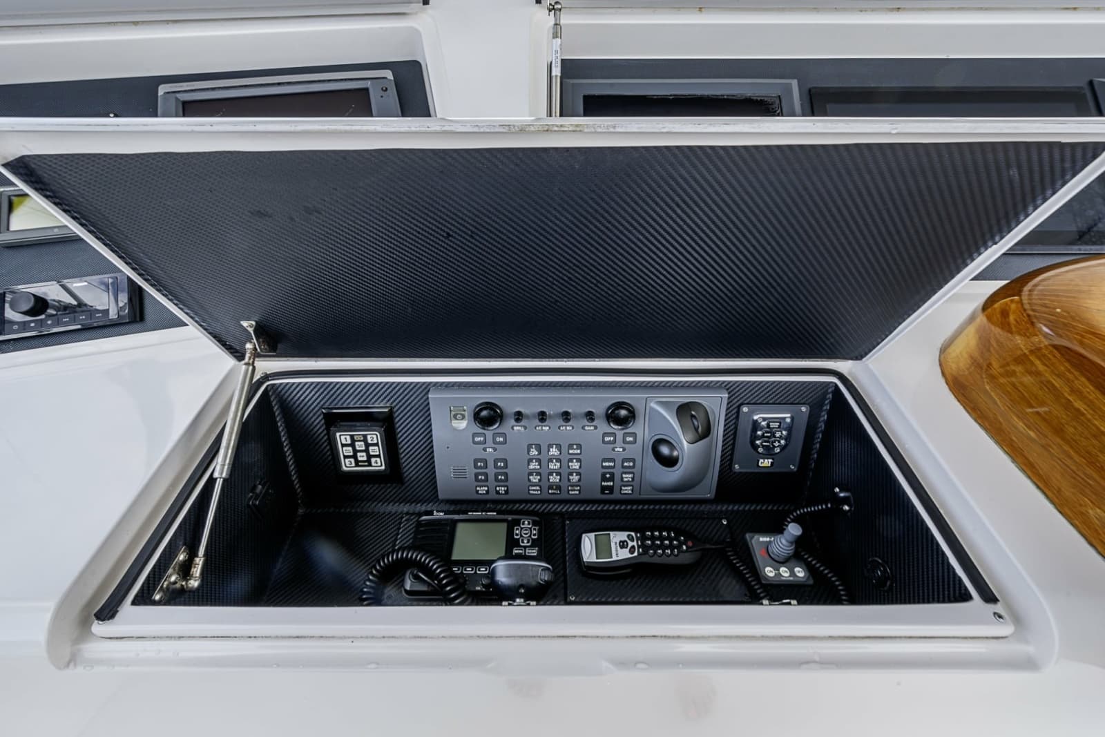Viking 64 BIG BLUE - Flybridge Helm