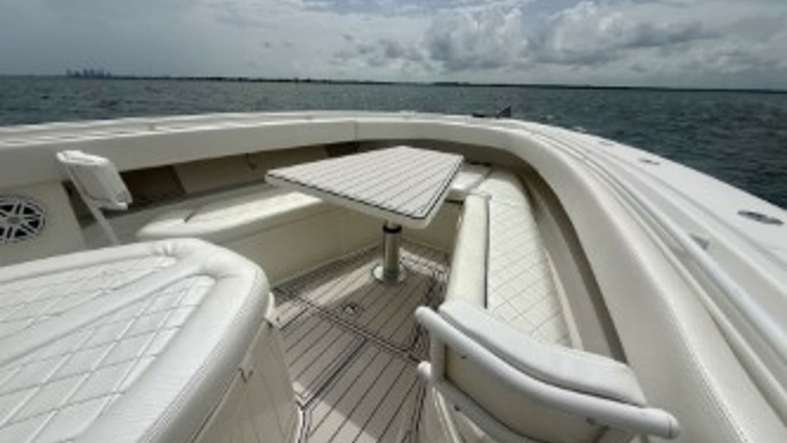Spacious Bow Seating Area