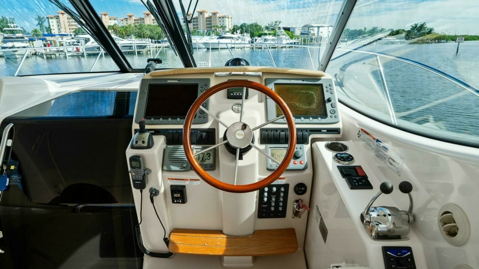 2008 Tiara Yachts 3500 Sovran "Fridge Benefit"