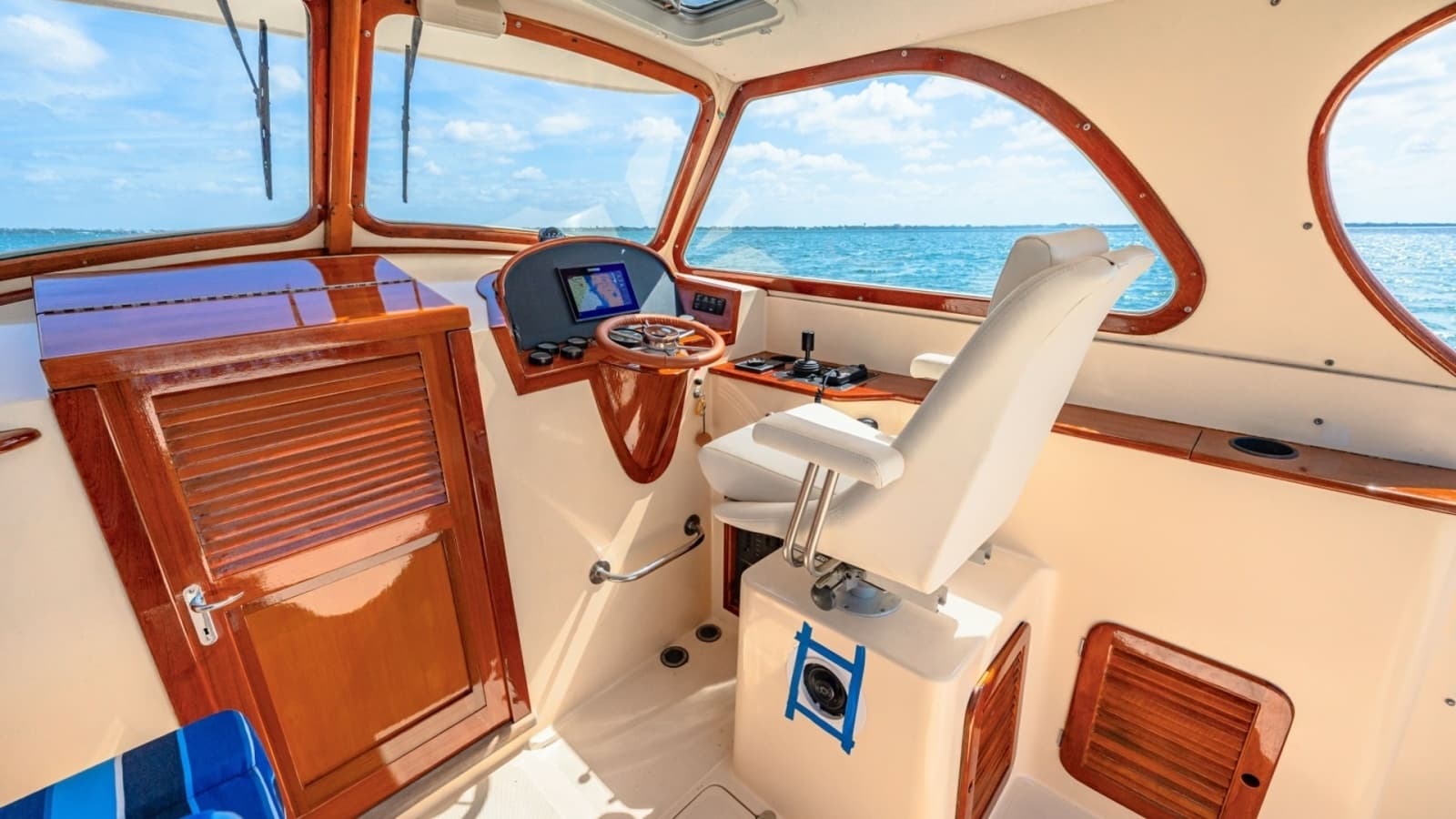 1998 36 Hinckley Picnic Boat Cockpit