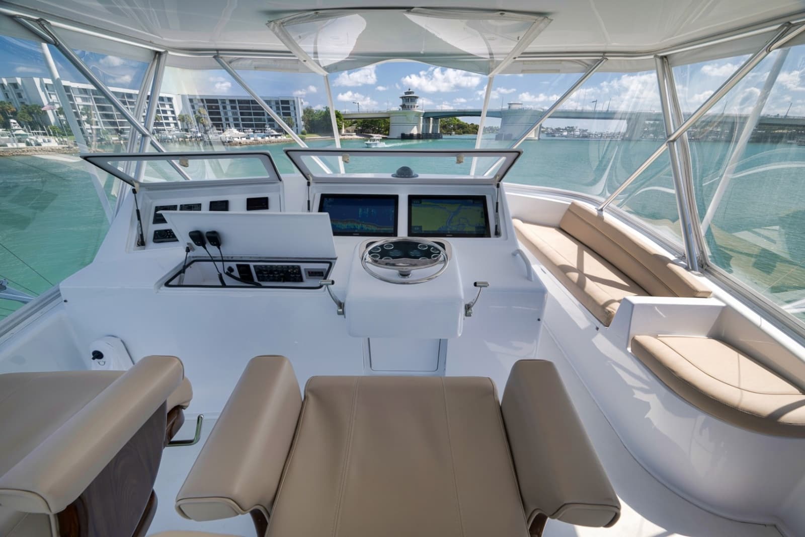 Viking 52 - THE HURRICANE - Flybridge Helm