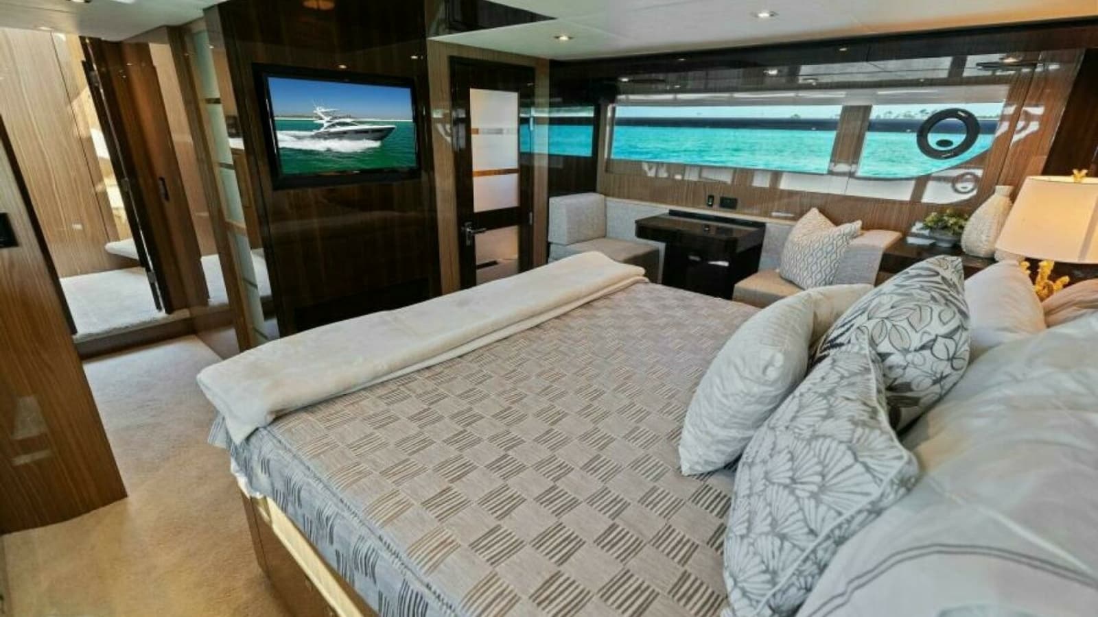2023 Cruisers Yachts 60 Cantius Fly- Master Stateroom