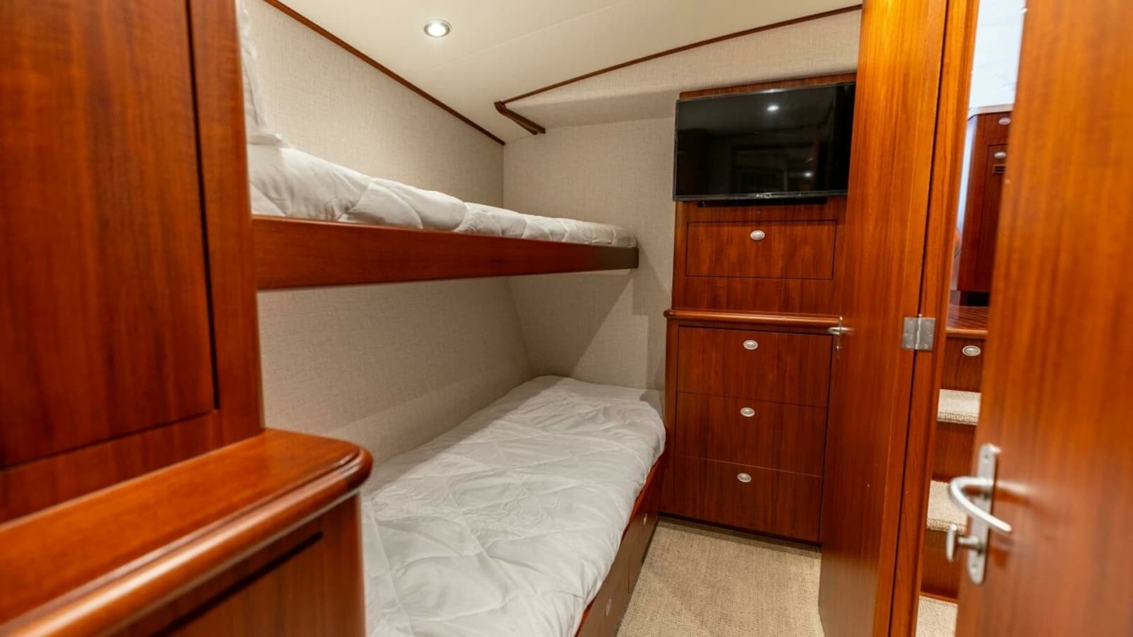 2006 Jim Smith 68 Convertible- STBD Bunks