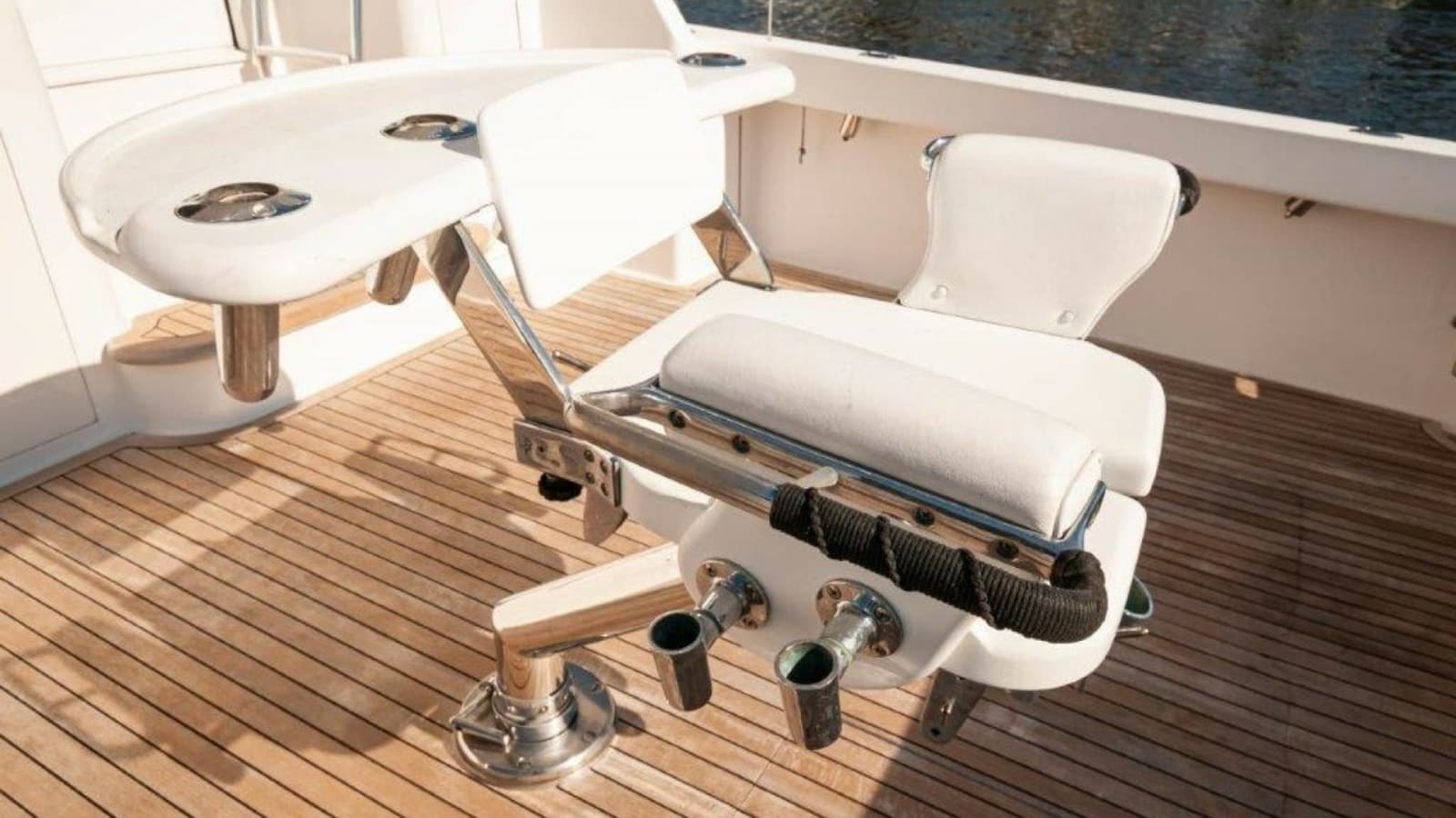 2001 61 Viking Convertible Ellie B Cockpit