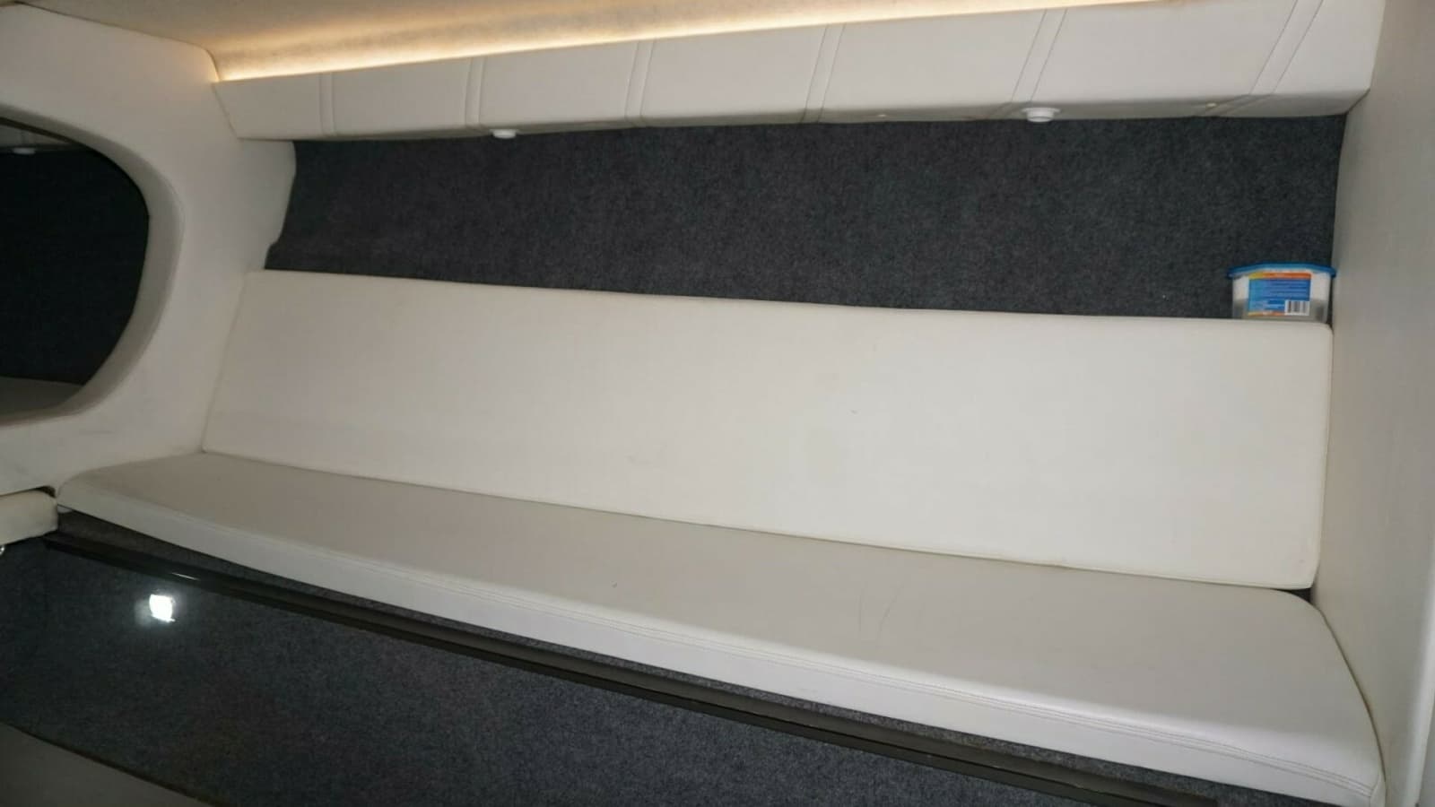 1998 32 Active Thunder 32 CC Ms. Rita V Berth (5)