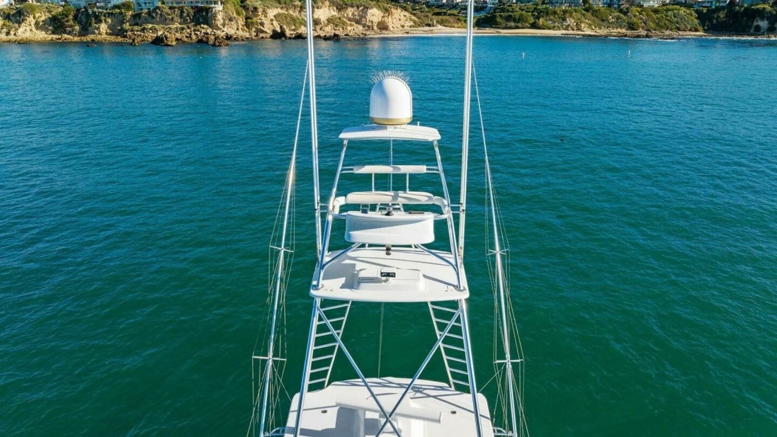 2007 Hatteras 64 Convertible CHUPACABRA - Flybridge Tower with Advanced Antenna and Radar Systems.
