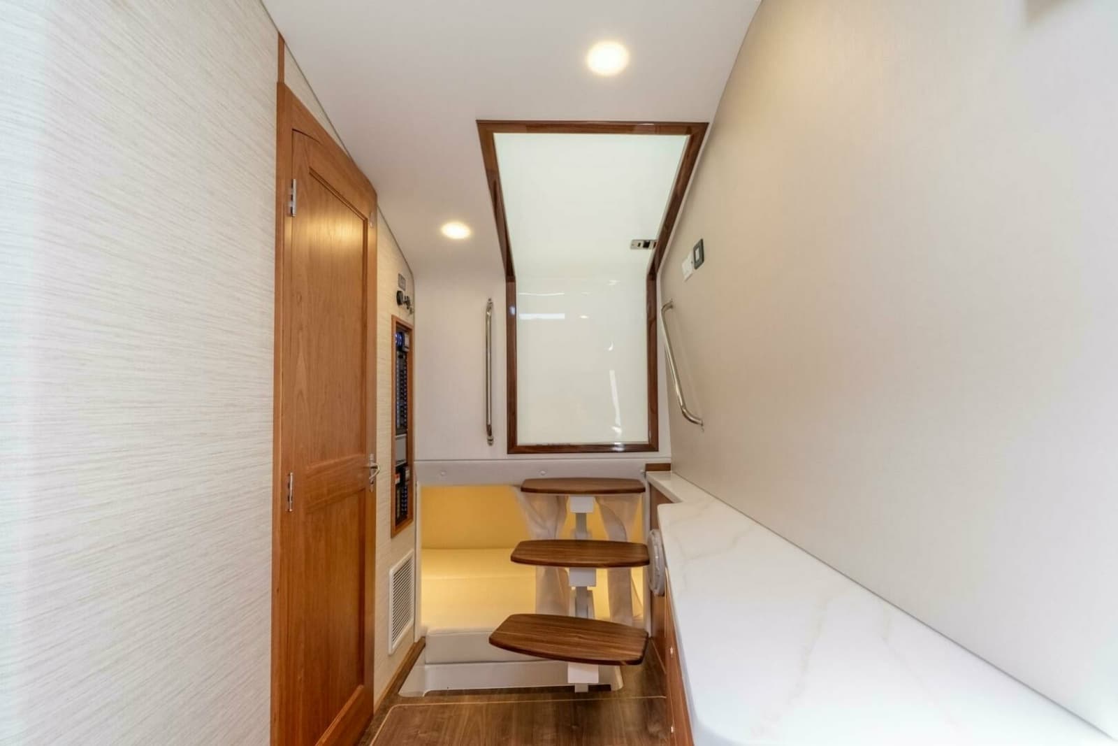 MJM 47X 47-003 - Cabin