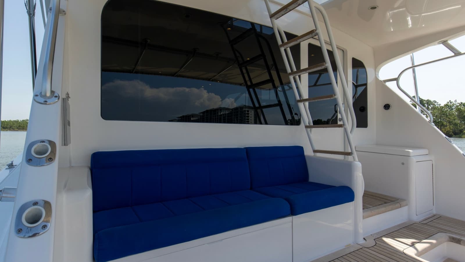 2005 61 Viking Enclosed Bridge Kelkat Rear Deck (3)
