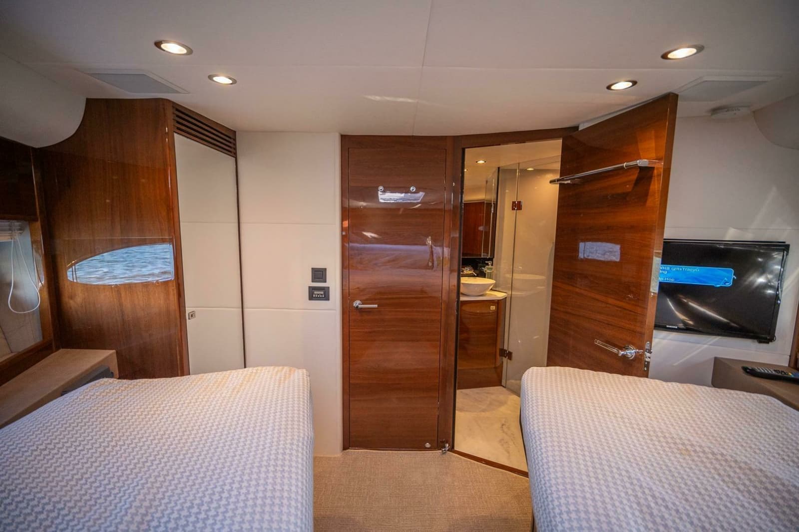 2016 Princess V48