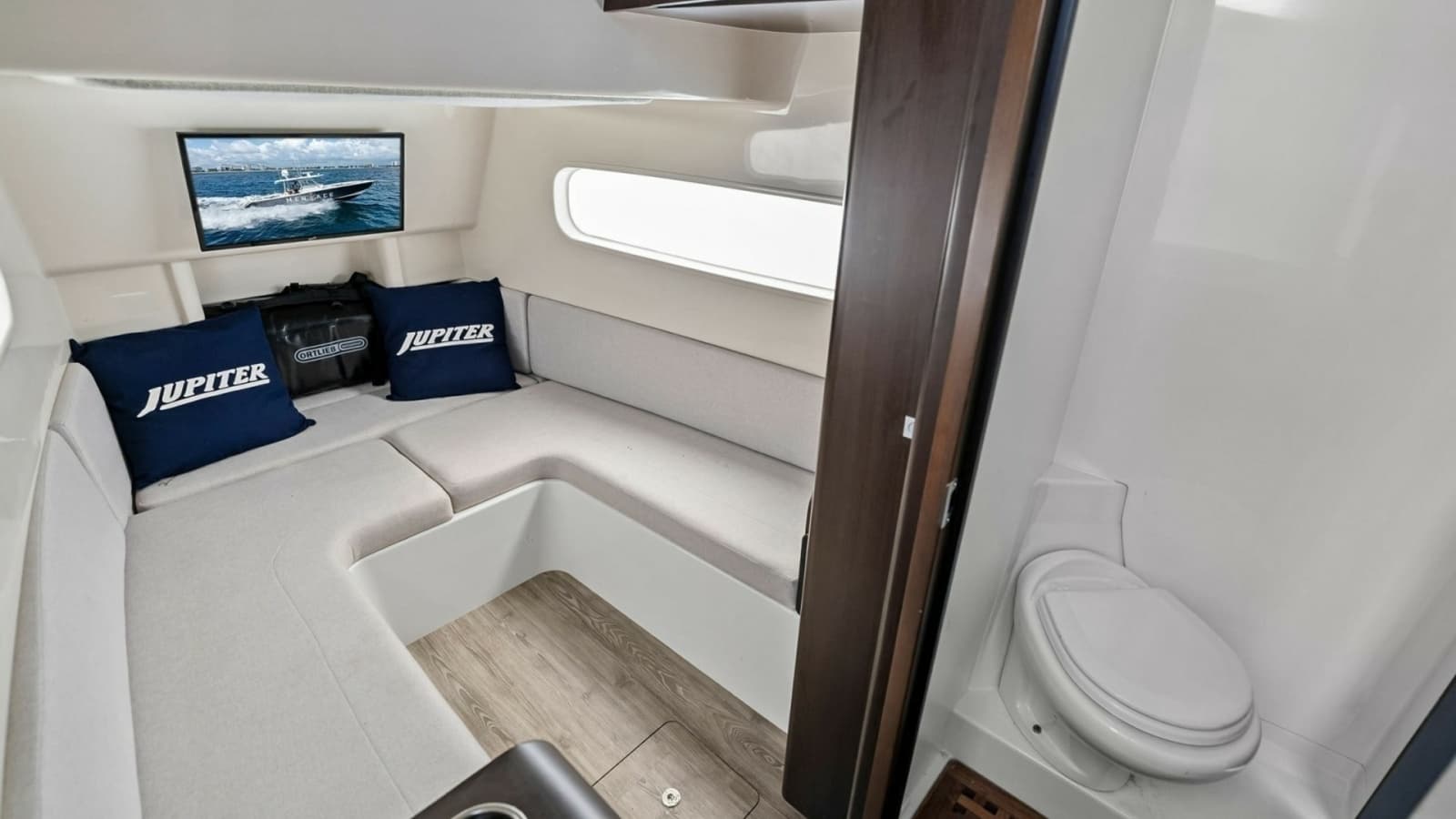 2020 Jupiter 43 Center Console MENACE V-Berth/Head