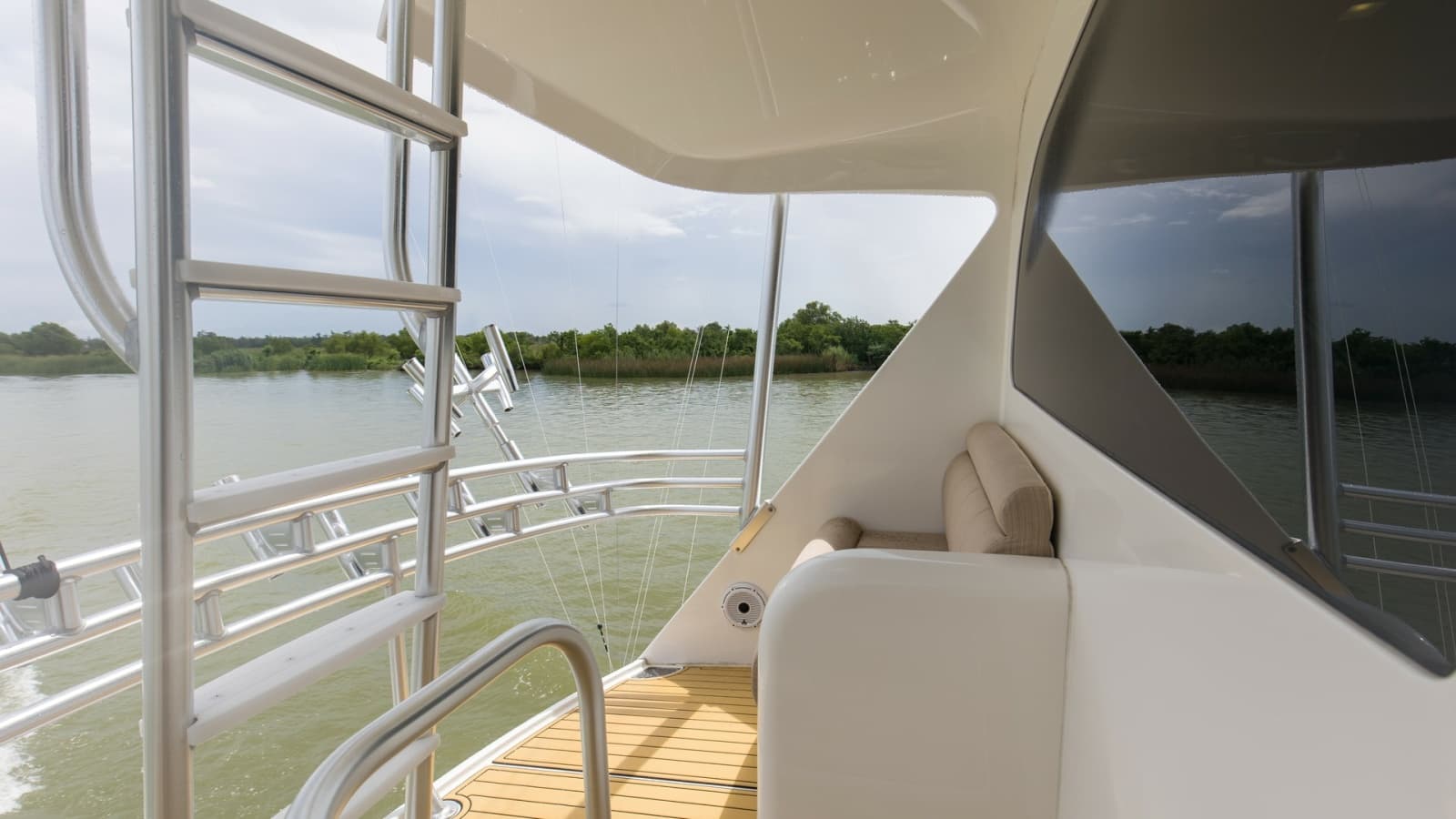 2017 72 Viking Enclosed Bridge Share-E Bridge Deck (3)