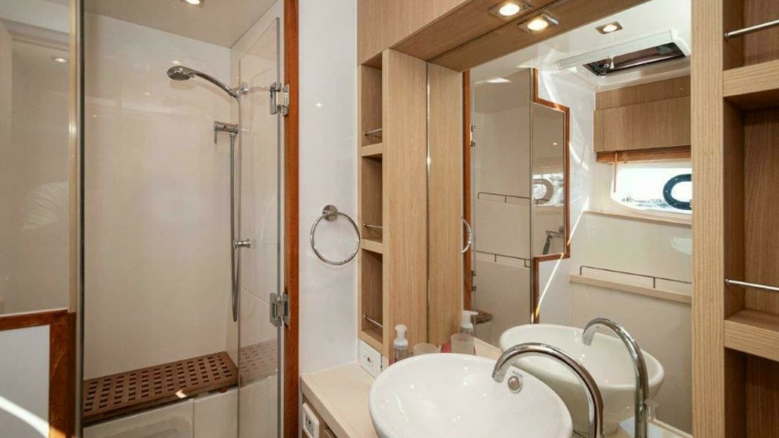 2018 Aquila 44 Catamaran- Master Head 2