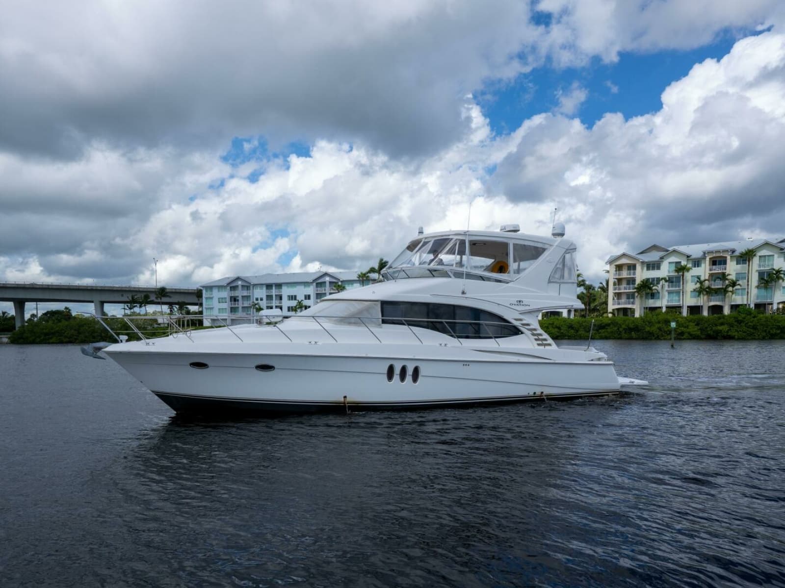 2009 Silverton 52 Ovation