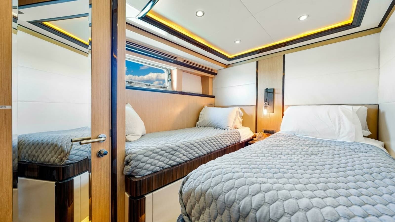 2010 83 Ocean Alexander Motor Yacht 'Relentless'