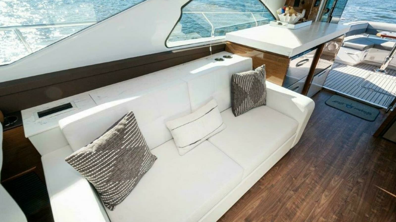 2020 Cruisers Yachts- HARPER BELL- Salon 3