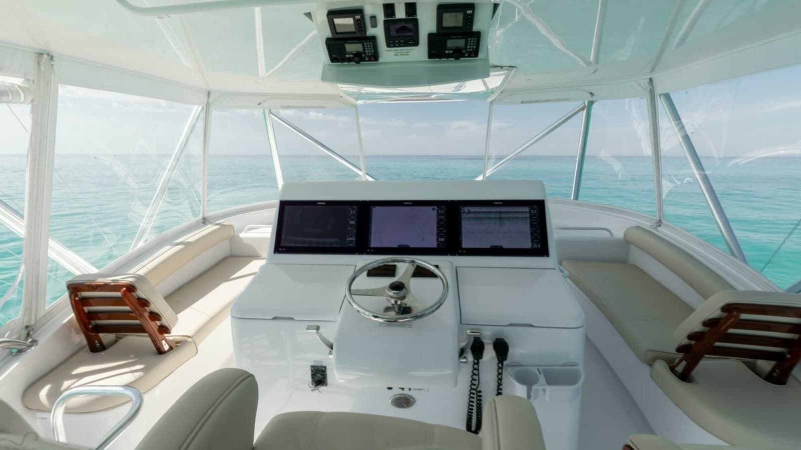 2016 Hatteras GT60 KNOT ON CALL Helm