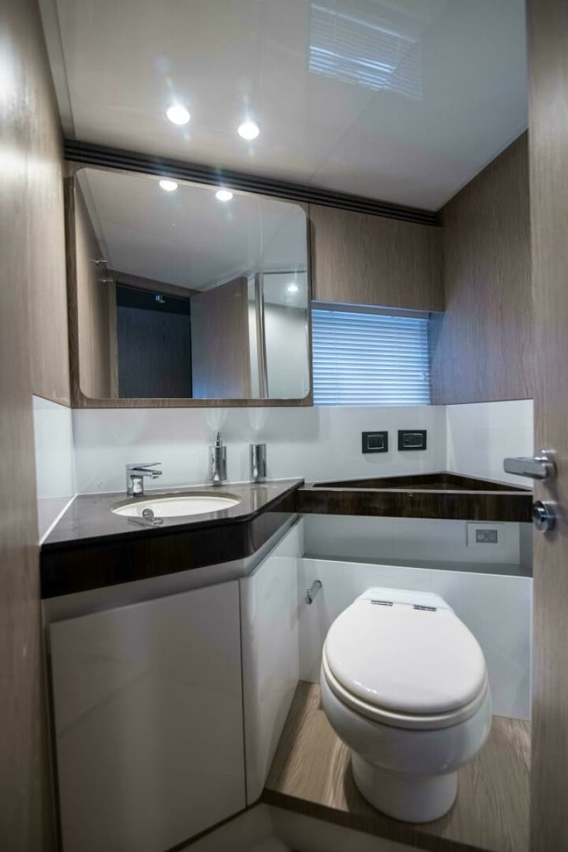Azimut 70 Triple Play -