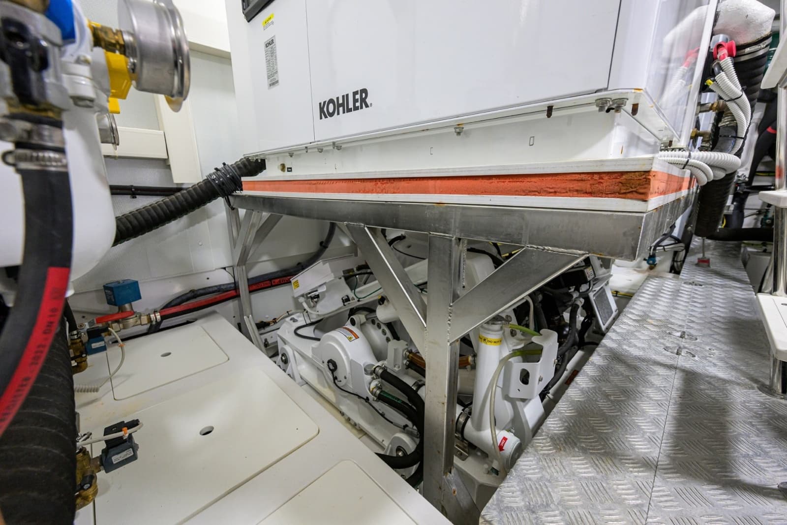 Azimut 78 - DT78 - Engine Room