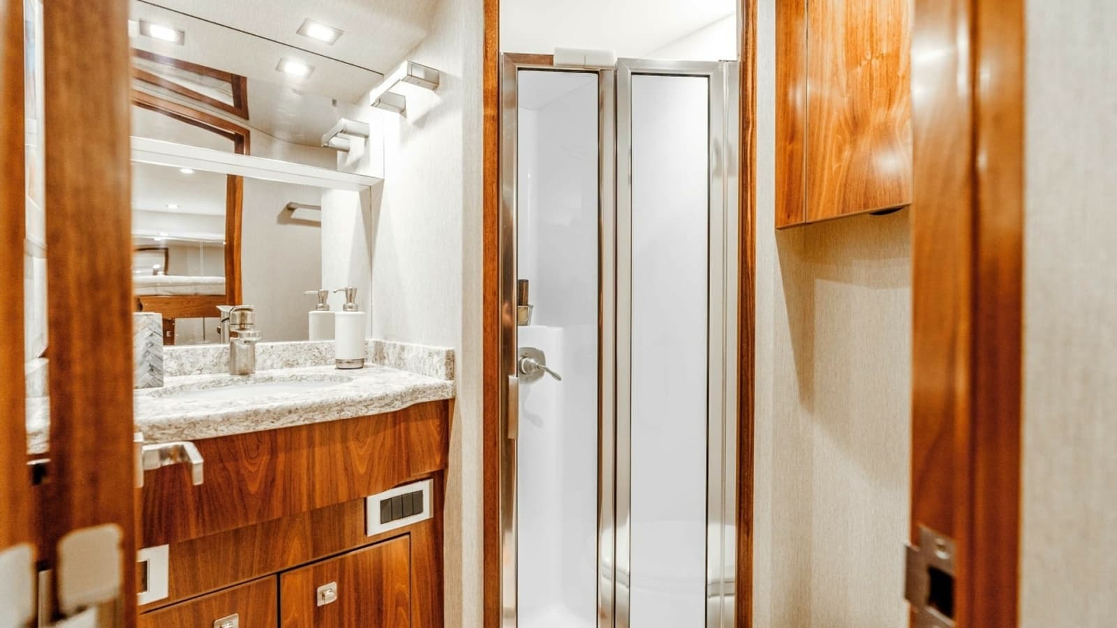 2018 Viking 72 Convertible "50 Caliber" - Elegant Head