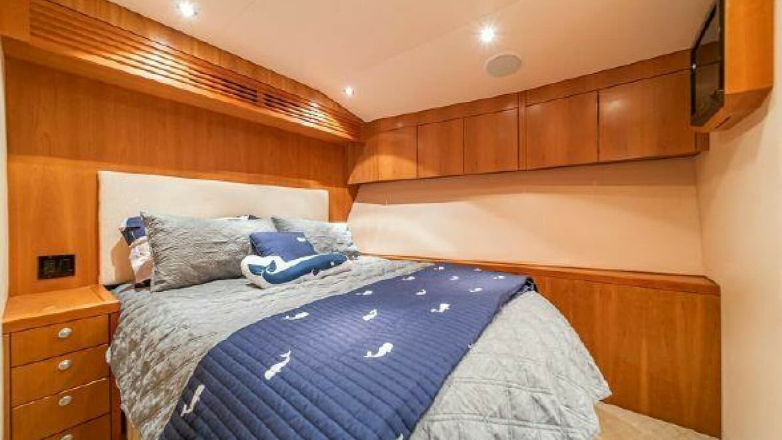 2008 77 Enclosed Bridge-"Desperado"-Guest Stateroom