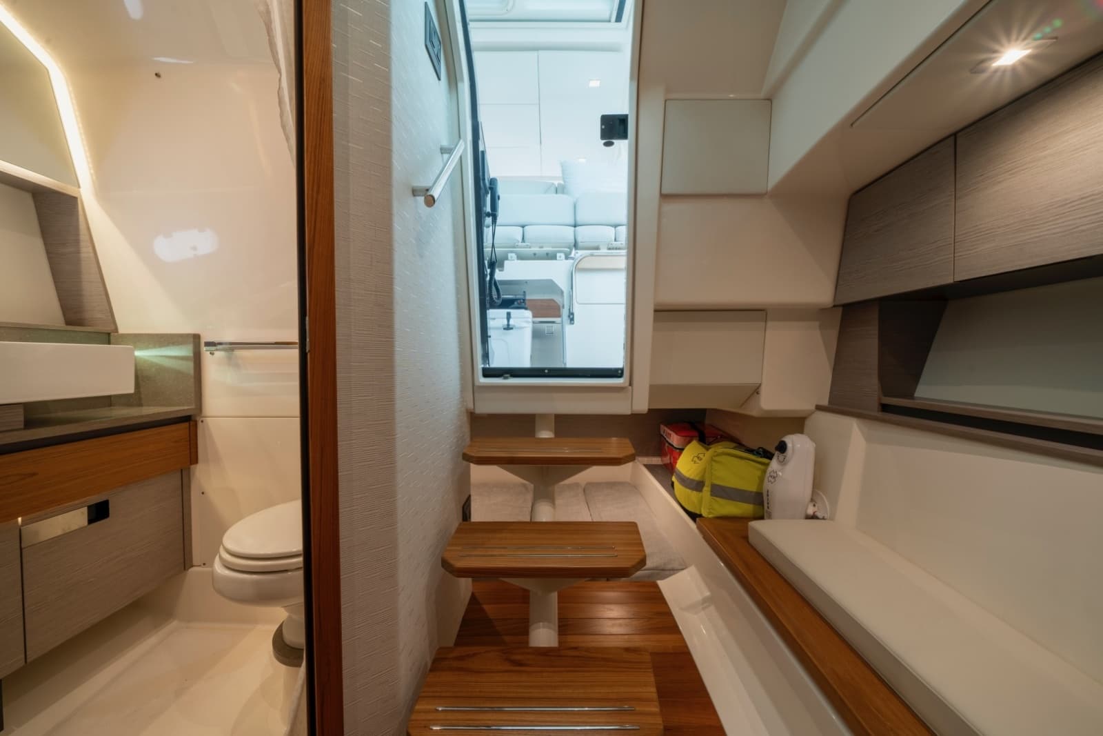 2024 Tiara Yachts 43 LS