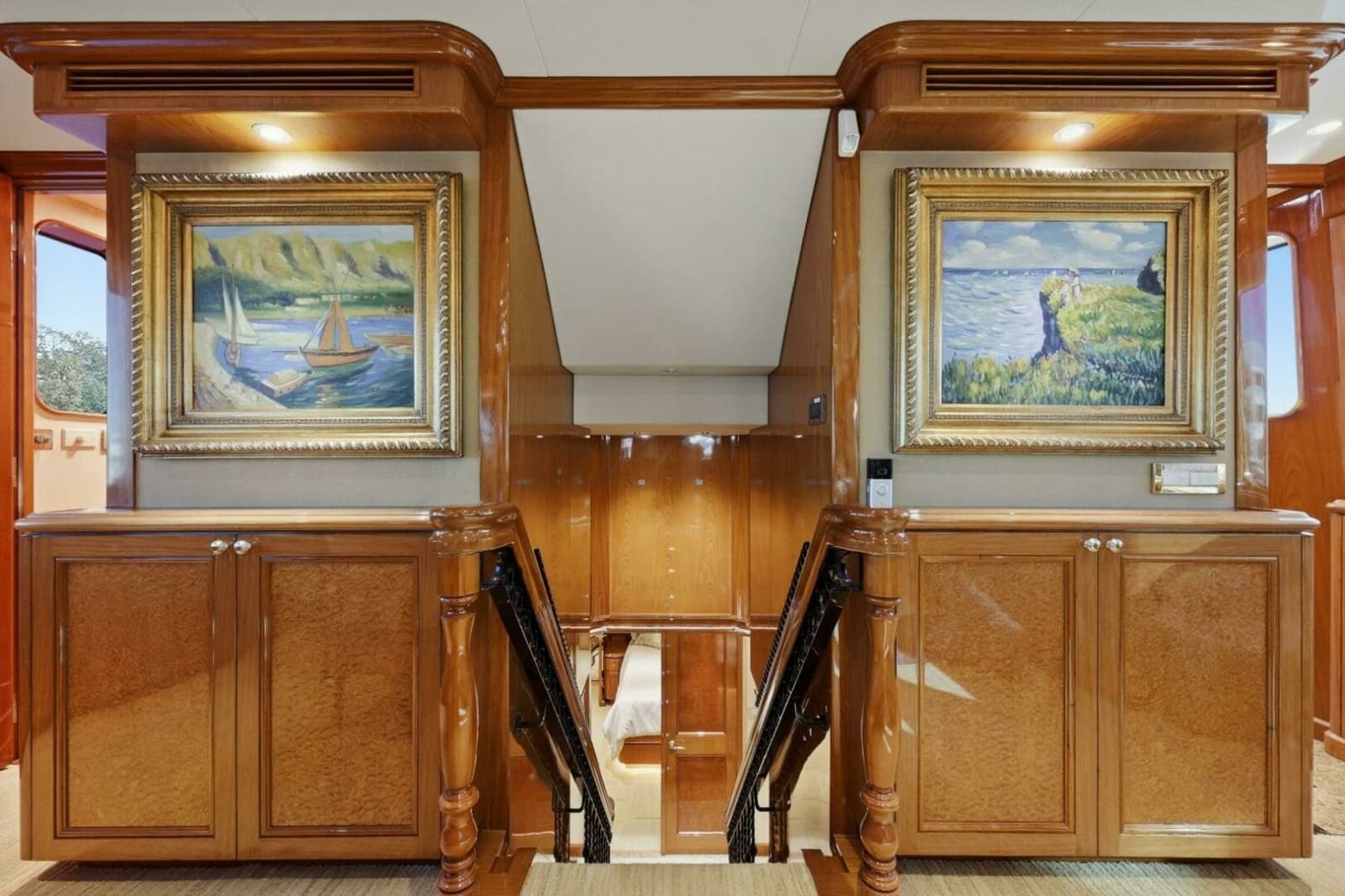 Cheoy Lee 95 FOOTLOOSE - Interior