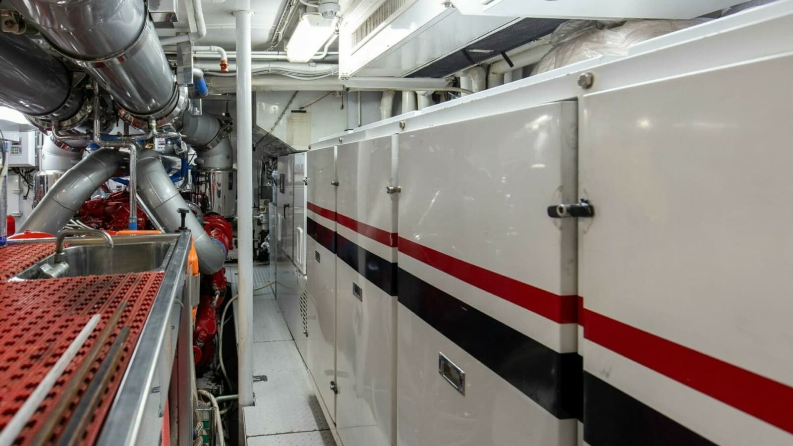 1989 116' Feadship Boss -Engine Room (13)