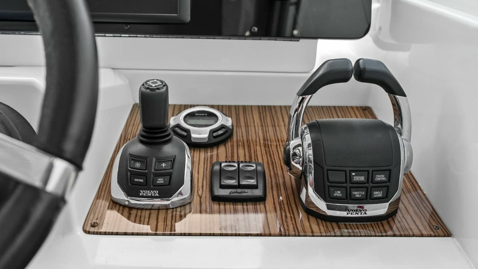 2014 Cruisers Yachts 48 Cantius