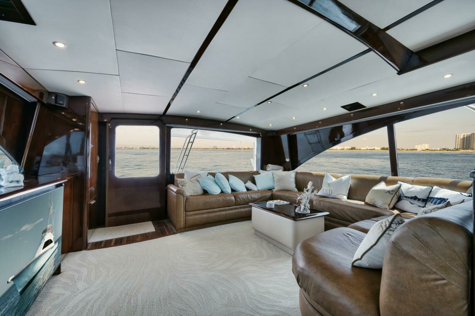 Ocean 73 UNCONQUERED - Salon