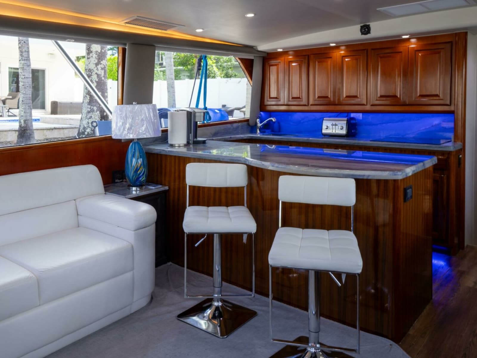 Viking 58 BAREFOOT - Salon/Galley
