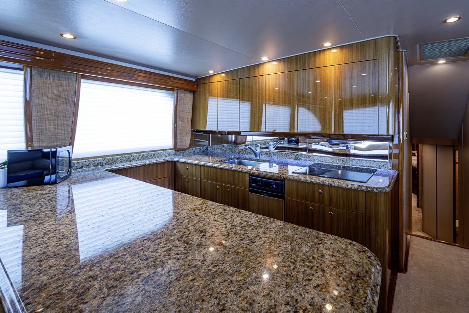 Viking 64 BIG BLUE - Galley