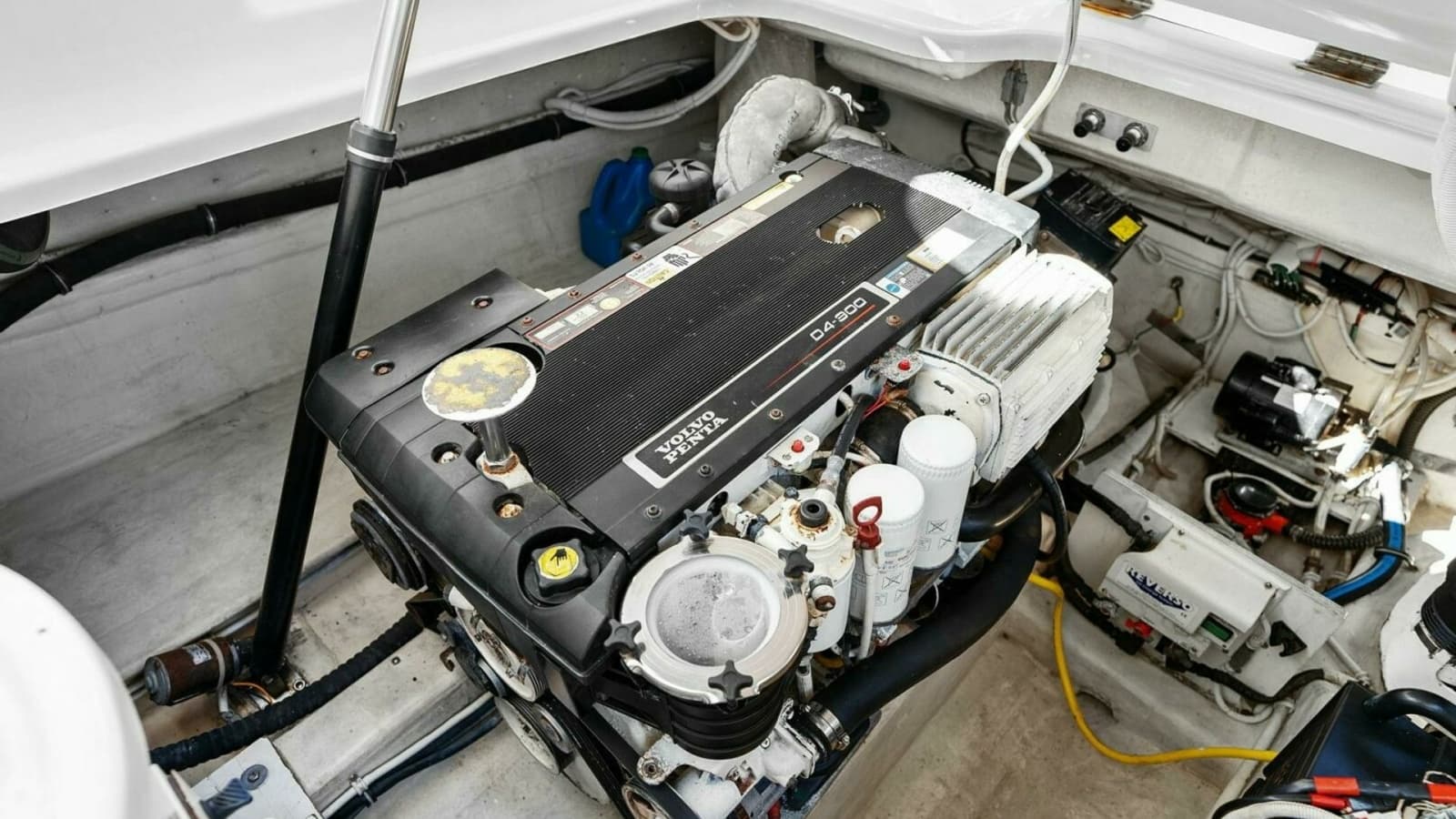 2008 Tiara Yachts 3500 Sovran "Fridge Benefit"