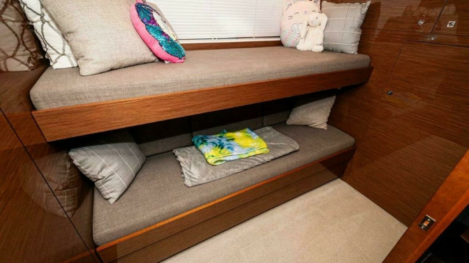 2020 Cruisers Yachts- HARPER BELL- Bunk Room