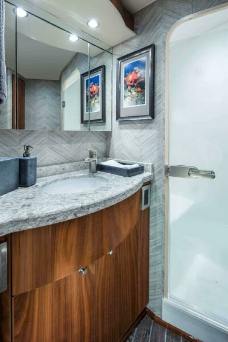 Viking 58 Convertbile ensuite head