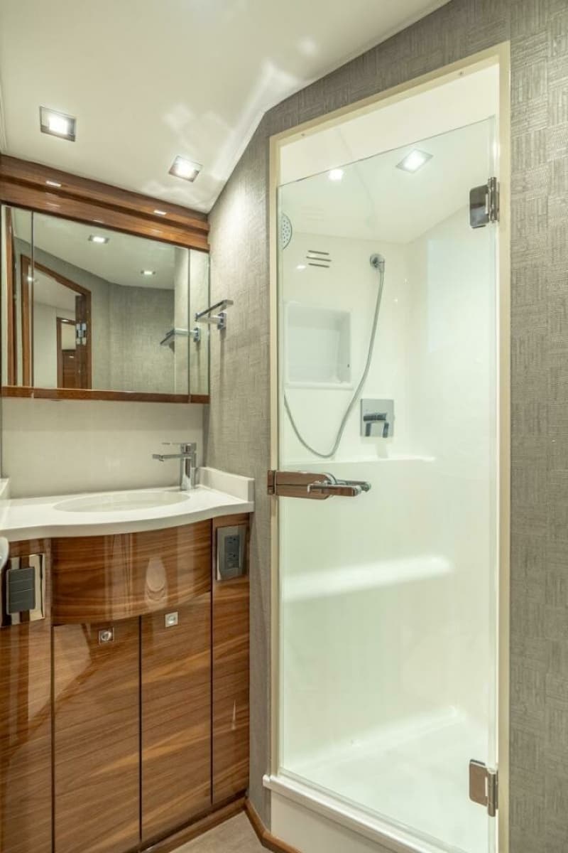 Viking 64 - Ensuite head