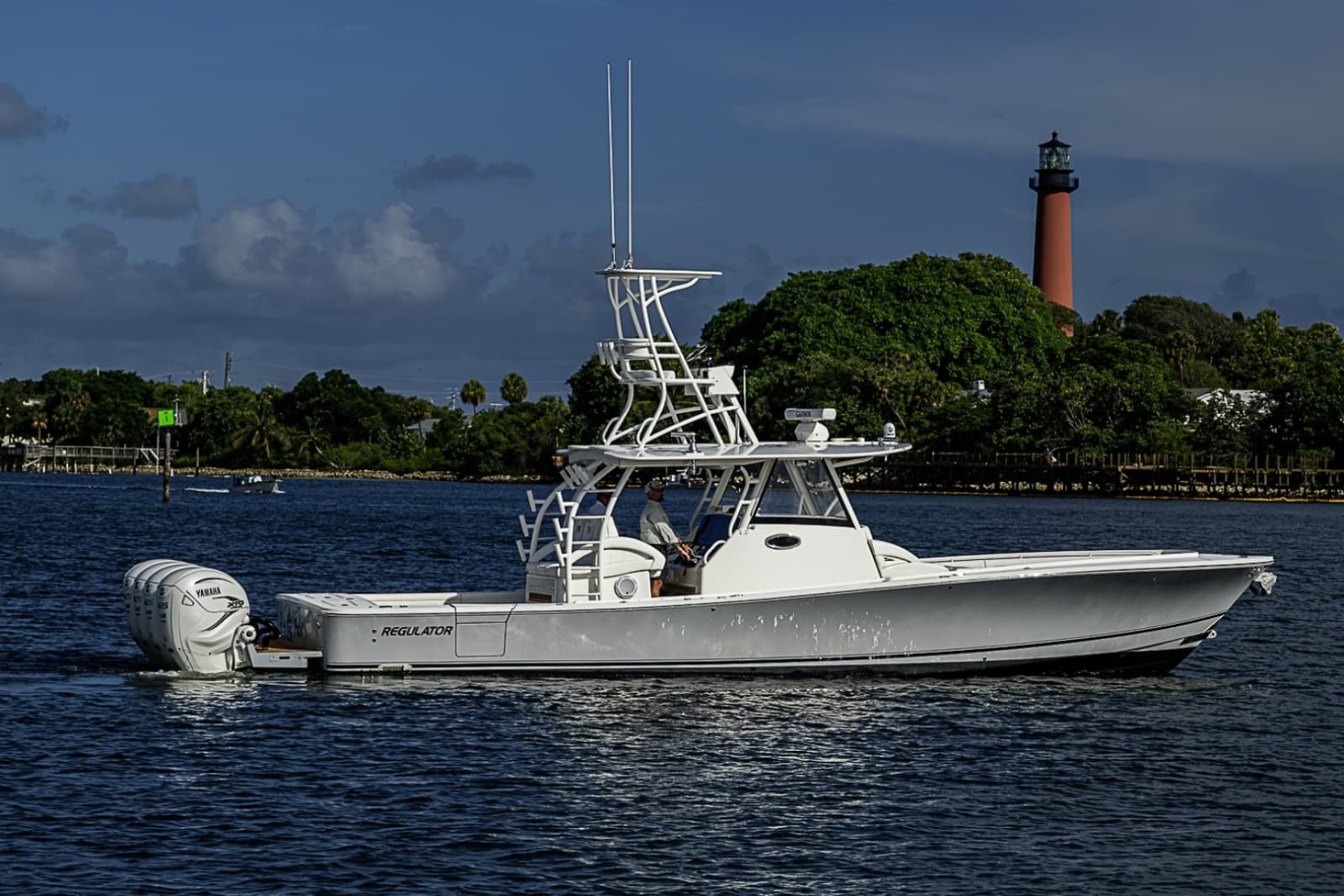 2020 Regulator Center Console