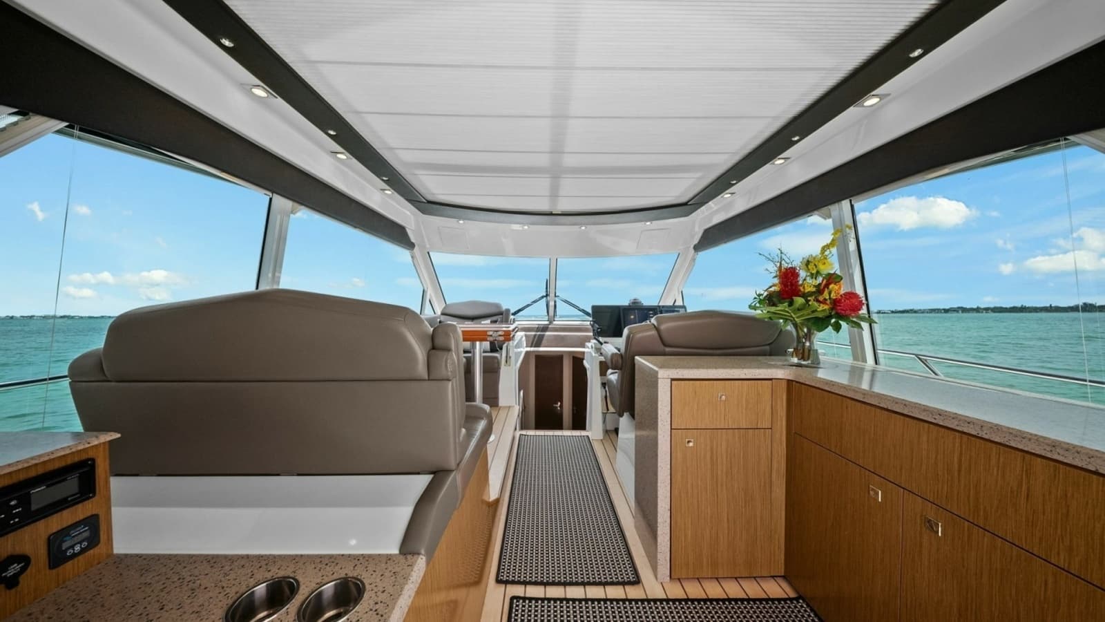 2014 Cruisers Yachts 48 Cantius