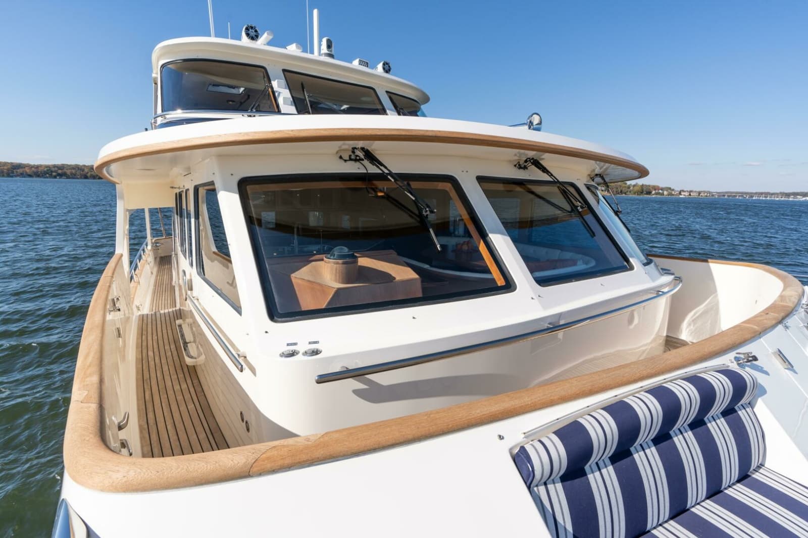 Marlow 72 GRIFFIN - Exterior Forward